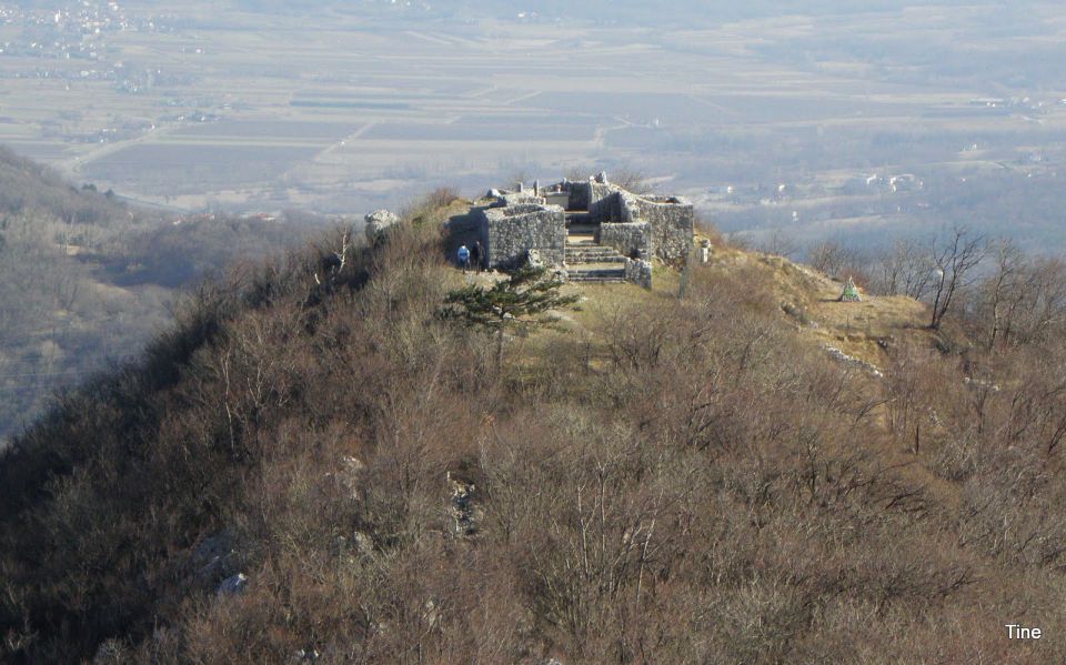 Pogled na cerkvico sv. Valentina s ptičje perspektive