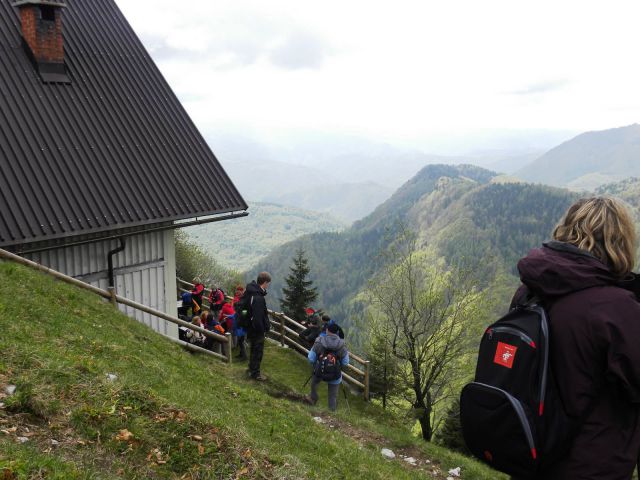 Lovska koča na Šašu je bila naš naslednji postanek