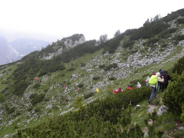 Čim prej smo morali zapustiti greben