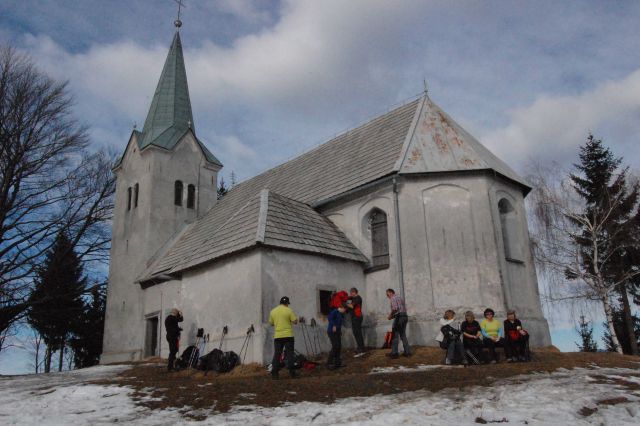 Počitek v zavetju cerkvice sv. Mohorja in Fortunata nam je prav prišel