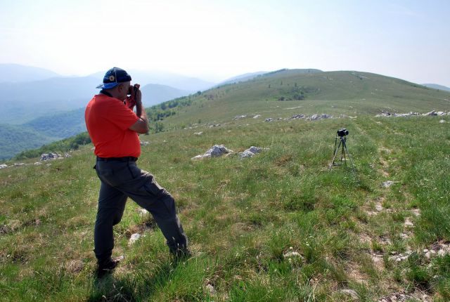 Miran v napadu na Tinetov fotoaparat