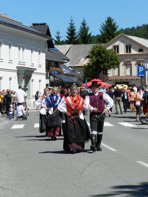 Brez narodnih noš ni šlo in prav je tako