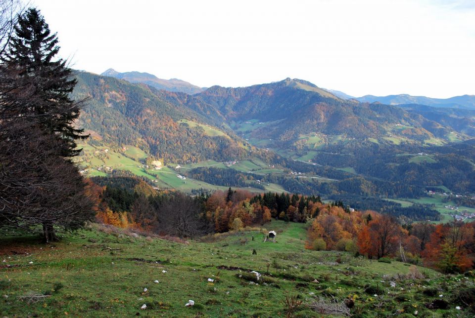 Zvedeli smo, kaj vidimo na obzorju, v sredini Lepenatka in Rogatec ali Menih