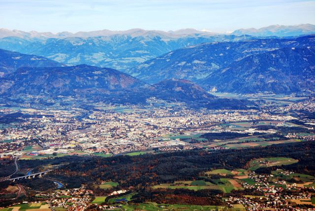 Za robom pogled na koroško stran ...