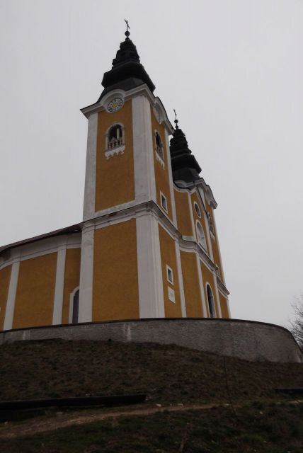 Cerkev sv. Križa z dvema zvonikoma