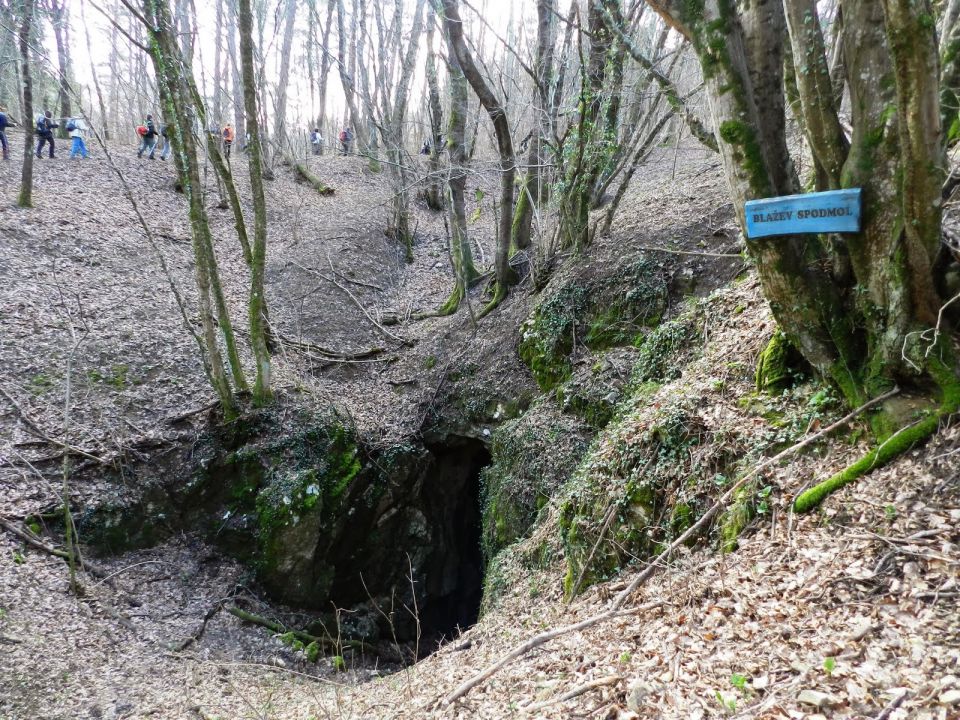 Blažev spodmol, ki vodi v Ocisko (Ocizeljsko) jamo