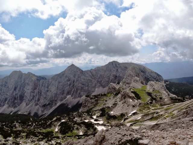 Dolina Krme je obdana z verigo gora