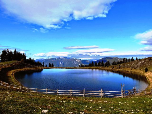 Umetno jezero v objemu Kamniško - Savinjskih Alp