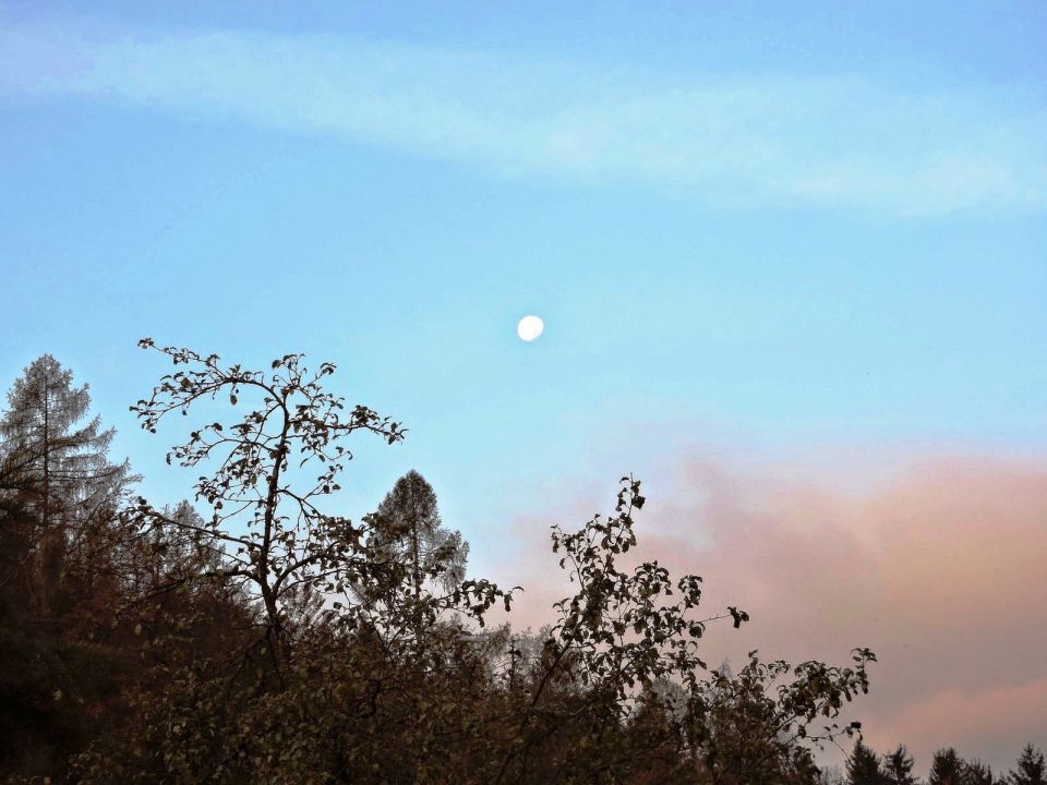 Zgodaj zjutraj nas je pozdravljala še luna