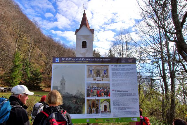 In že smo pri Sv. Joštu, tik pod vrhom Lisce