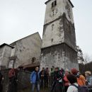 POd mogočnim zvonikom smo prisluhnili Ladovim besedam, predvsem tistim o zakladu