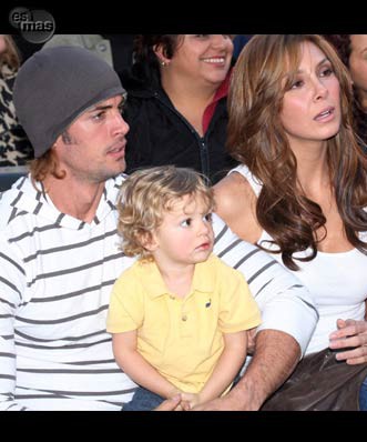 Con William Levy y bebe - foto