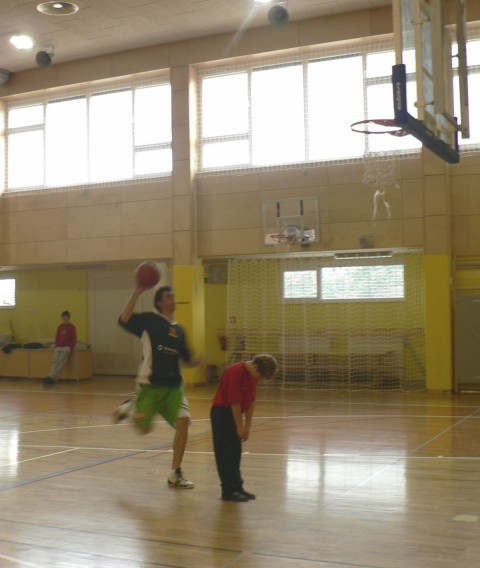 2009-03 predstavitev košarke po šolah - foto