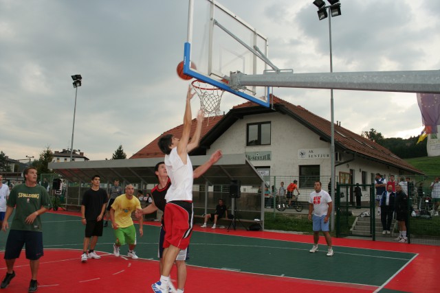 2009-09--40 let košarke - foto