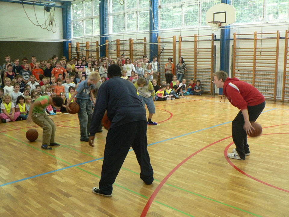 2009-09 košarkarji pri učencih OŠ Slivnica pr - foto povečava