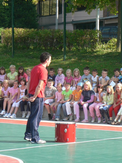 2009-09 košarkarji z učenci OŠ Franja Malgaja - foto