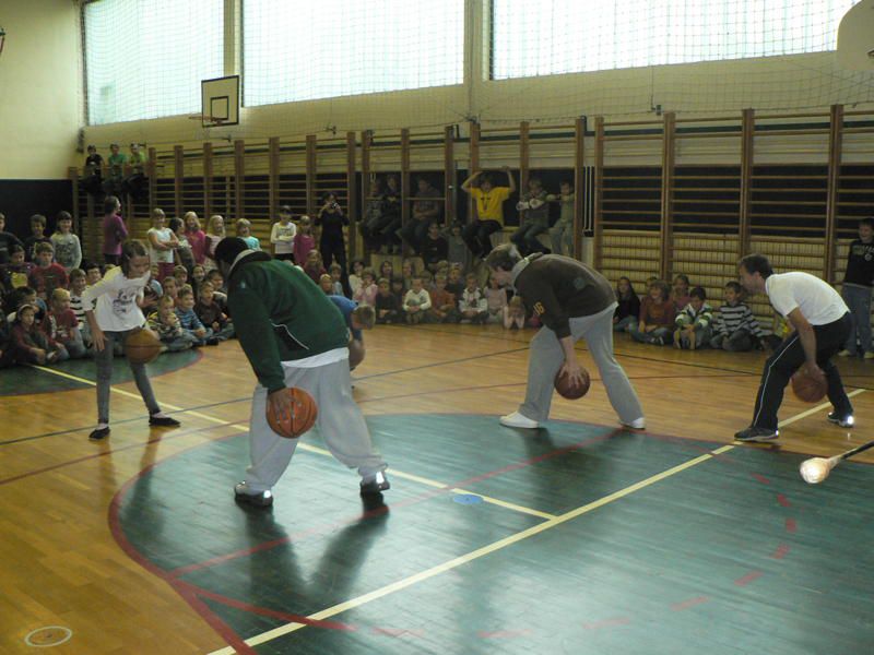 2010-09 košarkarji pri učencih OŠ - foto povečava