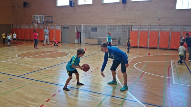 2015-09 predstavitev Šole košarke OŠ Planina - foto