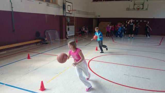  2015-09 predstavitev šole košarke oš dobje - foto