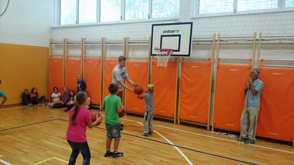  2015-09 predstavitev šole košarke oš dramlje - foto povečava