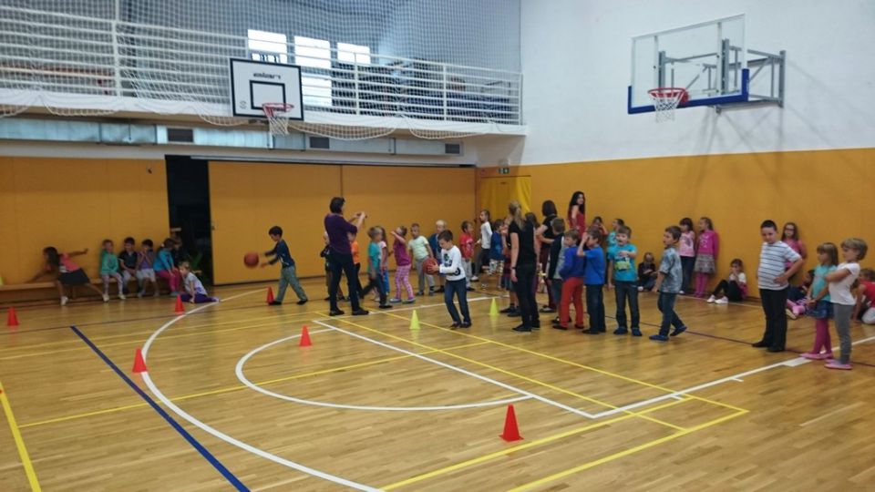  2015-09 predstavitev šole košarke oš dramlje - foto povečava