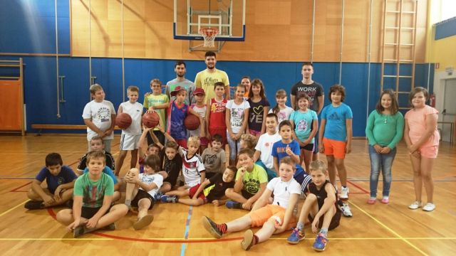 2015-09 predstavitev šole košarke oš FM - foto