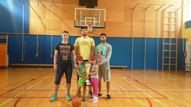  2015-09 predstavitev šole košarke oš FM - foto