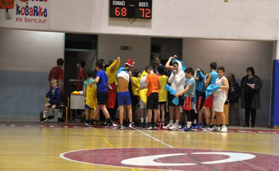 Prednovoletni zaključek košarkarske šole - foto povečava