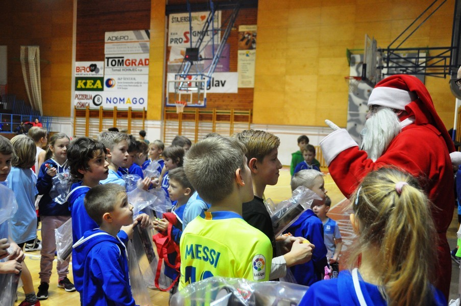 Prednovoletni zaključek košarkarske šole - foto povečava