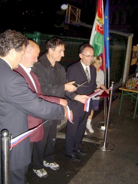Rezanje traku: (z leve) Marjan Vengust - CMC, Jože Korže - podžupan, Štefan Tisel - župan,