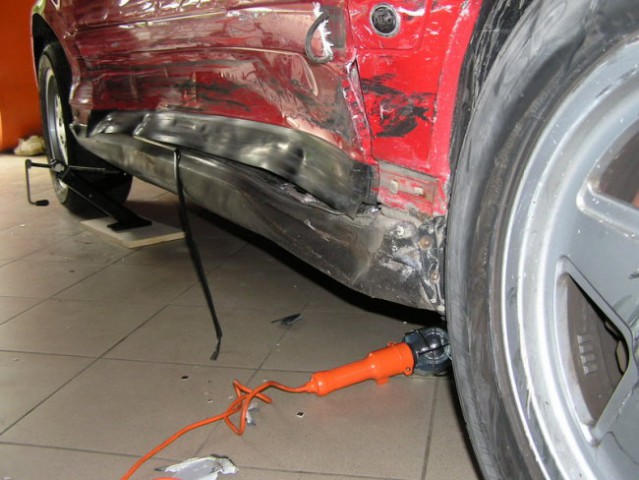 Popravilo po nesreči n - foto