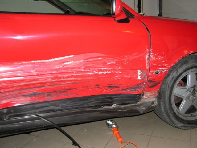 Popravilo po nesreči n - foto