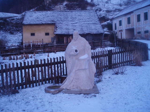 Kip Zofije Rogaške ustanoviteljice in graditeljice samostana
