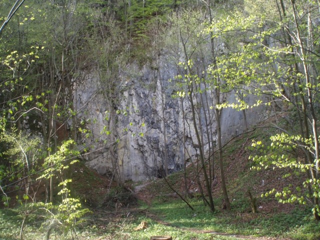 Naravna plezalna stena na Boču je danes samevala.