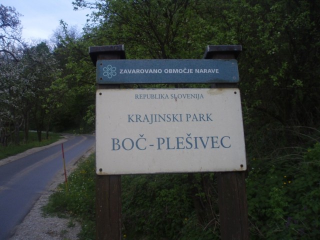 Nad zaselkom Podboč je začetek krajinskega parka Boč-Plešivec, ki je zavarovano naravno ob