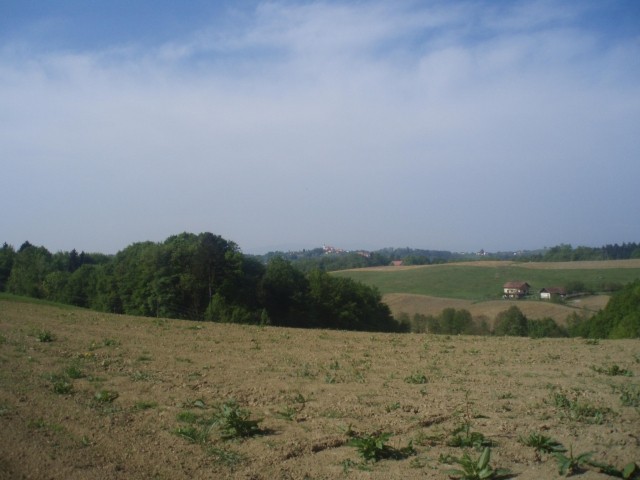 Tam še nekje daleč.... je pa seveda Zgornja Velka ,a prvo je treba do kmetije Zver, ki  je