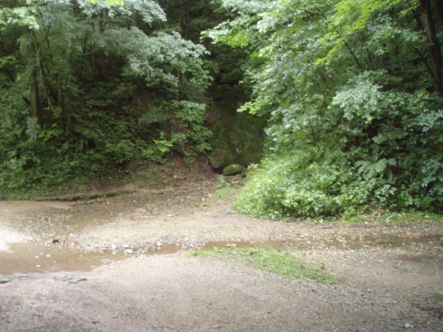 Izvir studeniškega potoka navkljub dežju ni bil nič kaj vodnat.