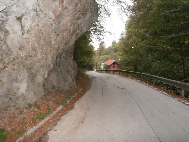 ...in že naspustu skozi Pečovnik ob žuborečem potoku...