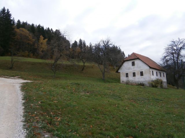 ...domačije ob poti visoko v svet Mrzlice...