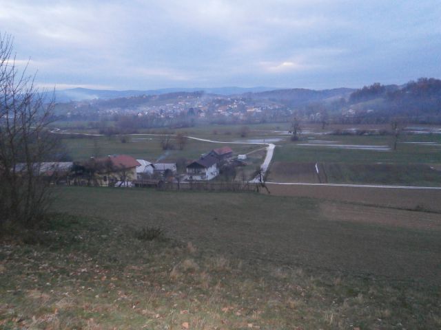 ...pogled na Poljčane iznad naselja Podboč...