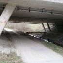 ...pod viaduktom, zanimiv mostič/betonska armirana brv bi lahko rekel...