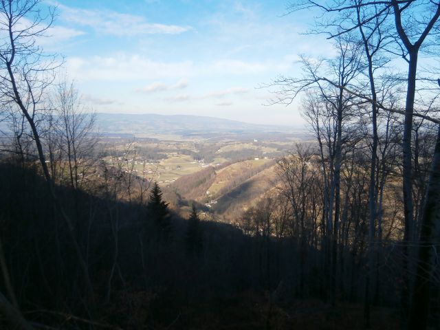 ...pogled v sončno dolino Dravinje...