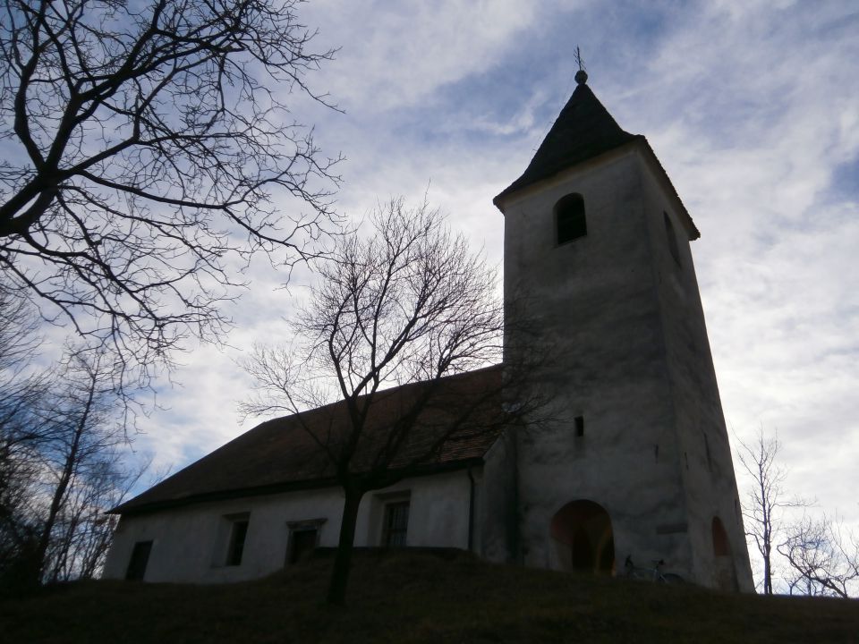 ...Na sami meji med Karavankami in Halozami...