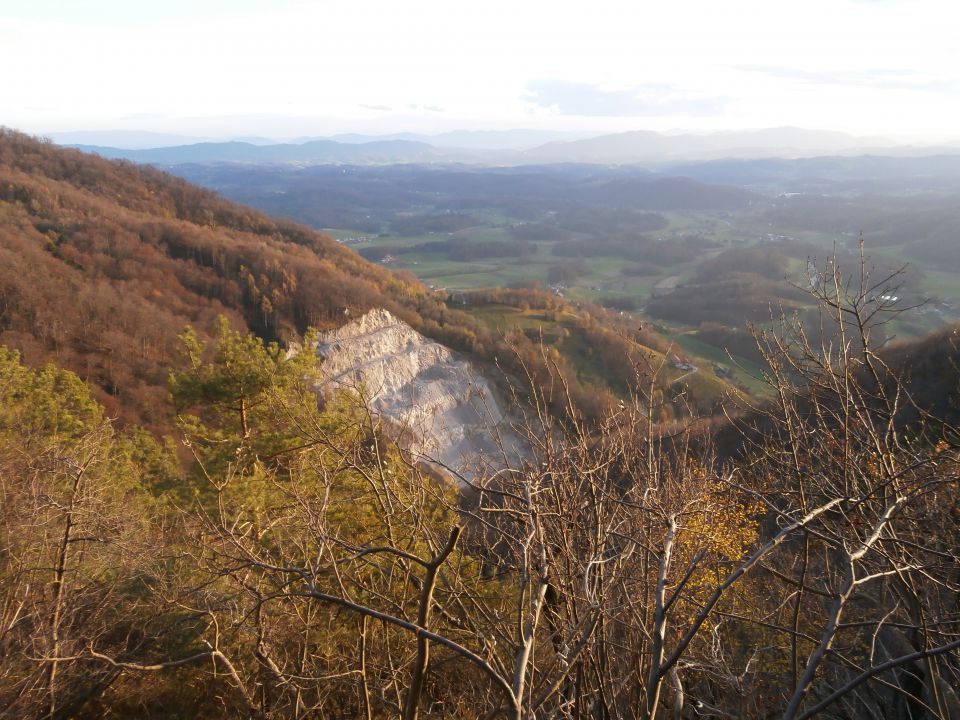 Boč/razgledni stolp iz Lovnika,16.11.2014 - foto povečava