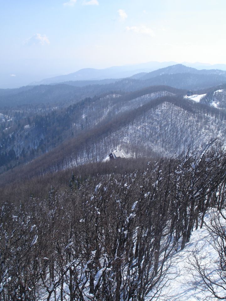 Pogled s stolpa proti Pirnatovi koči