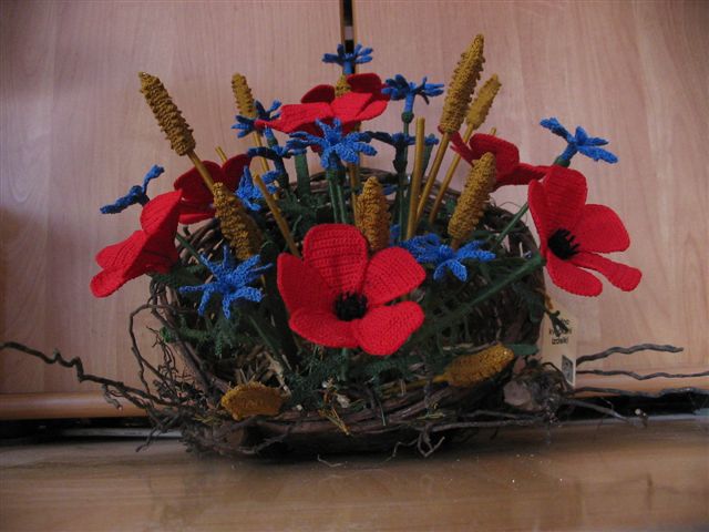 Kvačkan aranžma z maki in klasjem-crocheted flowers