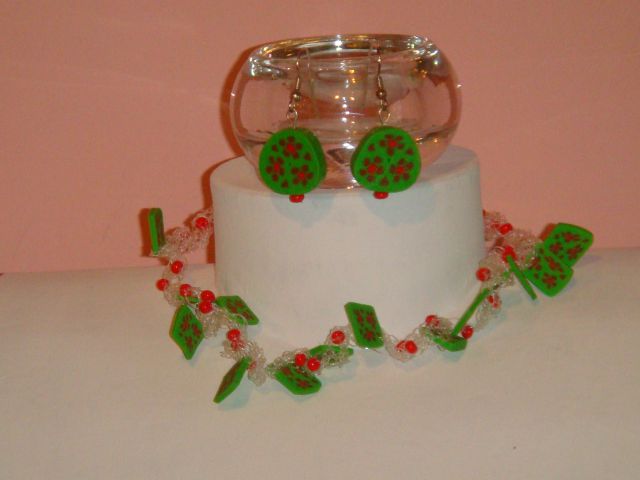 Kvačkana verižica iz laksa, fima in perlic