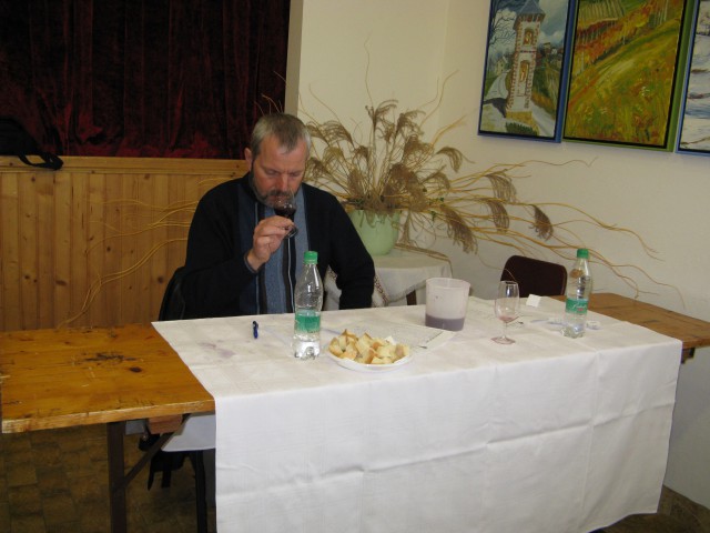 Pri nas zelo cenjen g. Simončič , predsednik komisije rdečih vin . . .  