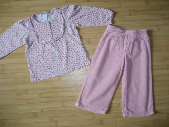 Majčka HM 80, hlače žametne, v pasu elastika, majčka 2 eur,hlače 2 eur