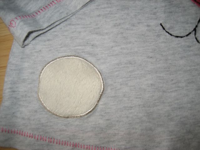 Majčka 98-104, lepo paše k sivim hlačam nekaj slik naprej, 3,5 eur